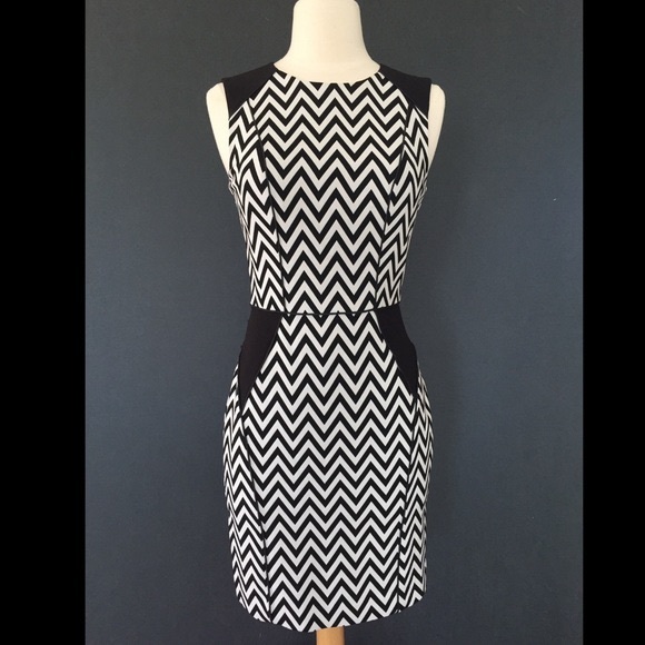 Modern geometric print dress - Picture 1 of 8